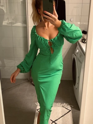 Nelly klänning - Fint skick, endast använd enstaka gånger 🥰 strl 34