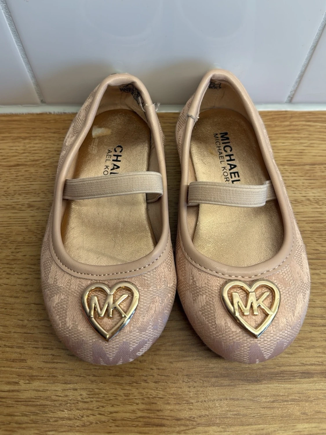 Rosa ballerinaskor från Michael Kors storlek 21
