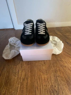 Maison Marigiela  - Säljer Maison Marigiela i storlek 42. 