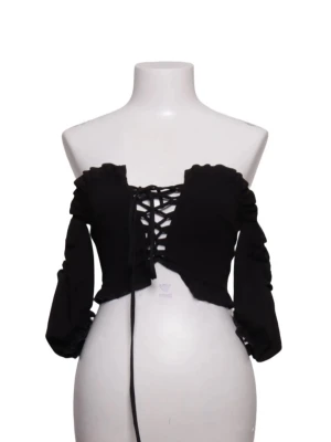 Festtopp - Svart off shoulder topp med knytning mellan bysten så man kan justera hur tajt man vill ha den🥰