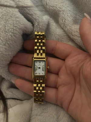 Mockberg klocka - Mockberg klocka (timeless Watch) i storlek regular. Fick den som present för nått år sedan och säljer den eftersom den inte kommer till någon användning, väldigt bra skick med inga repor eller ytterligare skador. Skriv ifall ni är intresserade💗