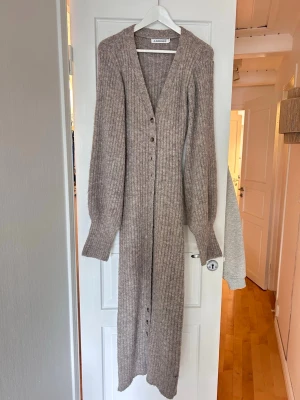 Adoore klänning  - Klänning från Adoore, beige