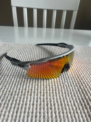 Oakley Radar Path EV primz  - Ett par helt nya Oakley Radar Path EV primz. Påse, putsduk, fodral och låda ingår, denna modell är inte polariserad!