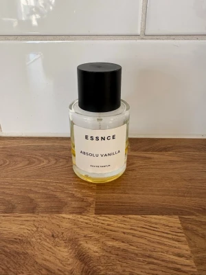 Essnce Absolu Vanilla - Ca 1/4 del. Perfekt för att testa om det är en parfym för dig
