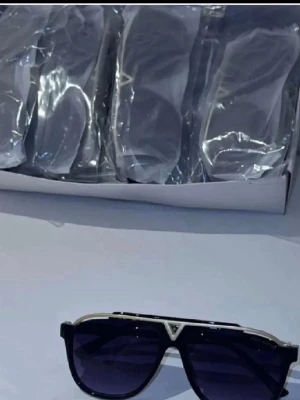 LV glasögon  - LV glasögon finns inne passa på o köp vi möts upp i göteborg o fraktar även 