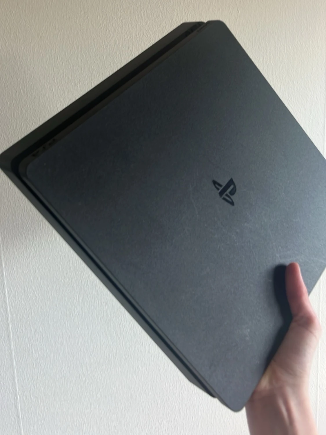 PlayStation 4 Slim svart konsol - 1