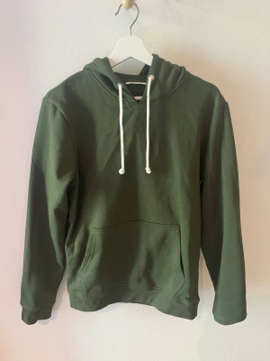 Pier one  - Snygg Old School hoodie från pier one