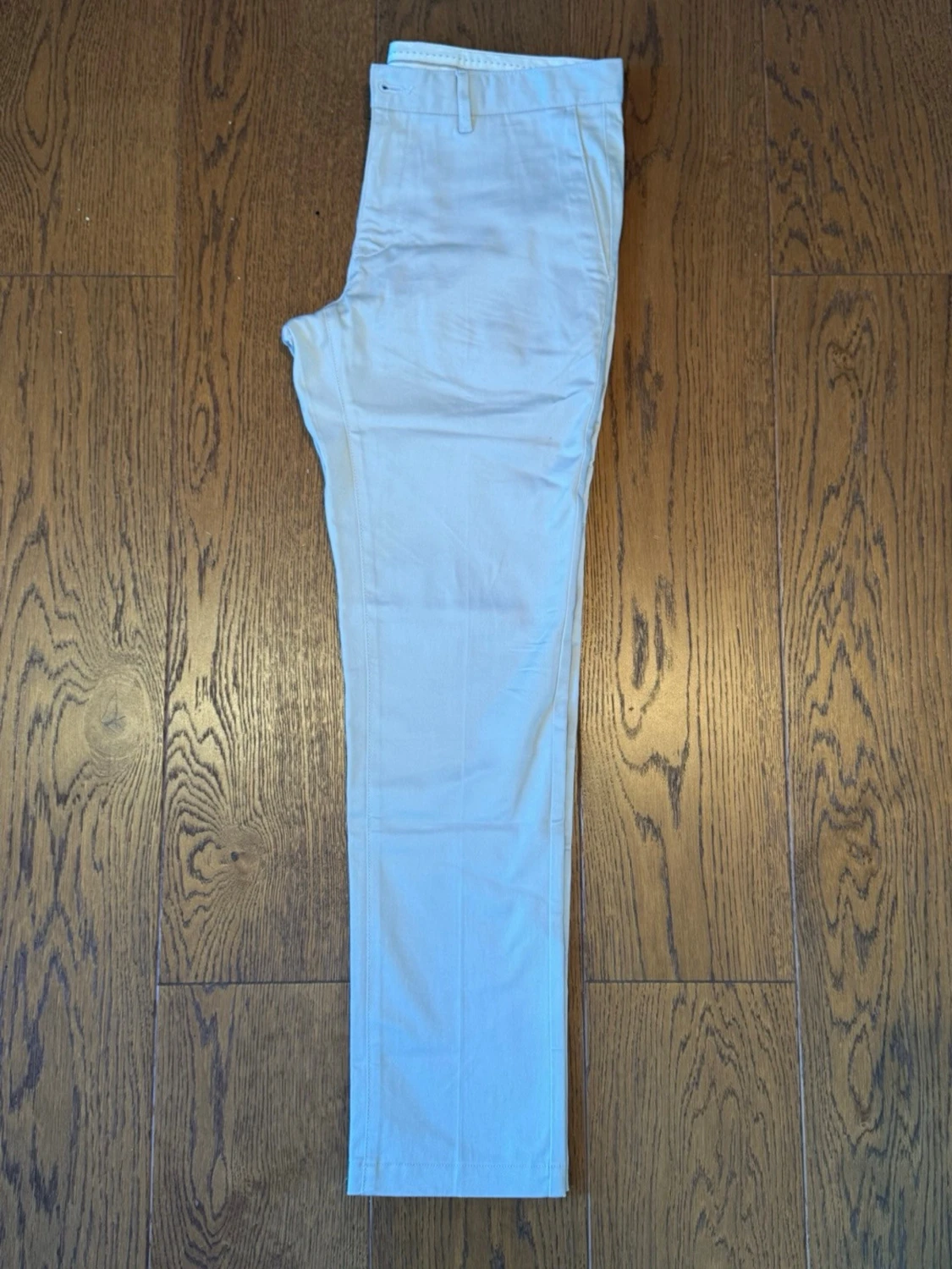 Beigea chinos