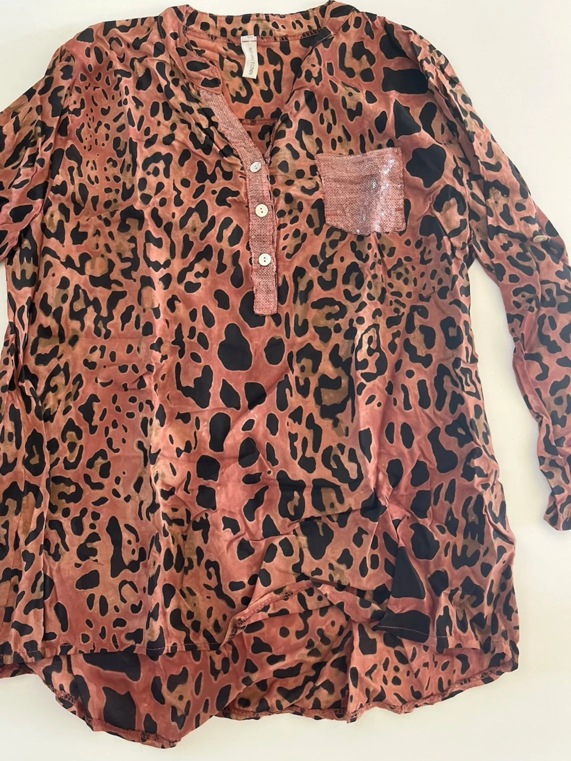 Leopardmönstrad blus med paljettdetaljer