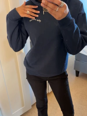 Ma chérie hoodie gina tricot - Säljer denna super mysiga ma chérie hoodies från gina tricot! Pris går alltid att diskutera, finns kvar tills markerad såld!💙