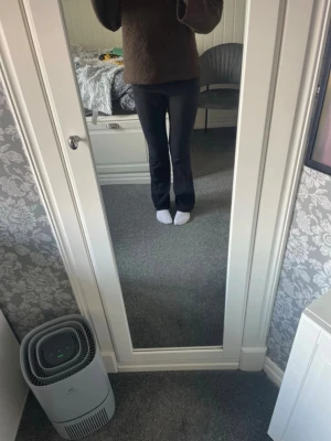 Svarta yoga pants - Säljer svarta yoga pants. Har inga fläckar eller skador.