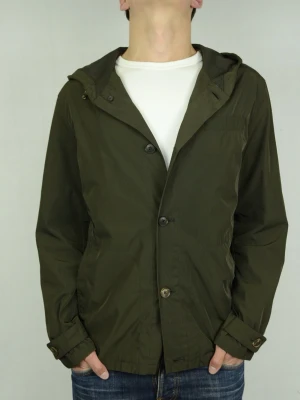 Massimo Dutti jacka  - MASSIMO DUTTI JACKA Storlek : L Passform : Normal Användning : Jackan är i ett fint skick utan defekter, knappen längst ner saknas Nypris : Cirka 1500SEK Modellen på bilden : 182CM och väger 76,5KG