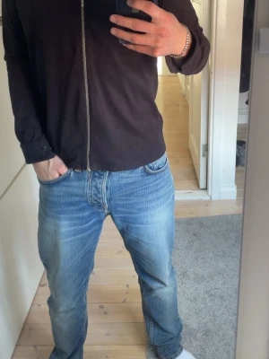 Mocka overshirt - Säljer denna shyssta overshirt i slim fit!