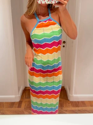 Missoni liknade lång klänning  - Säljer denna missoni liknade klänning🌼🌸🌼🌸🌼