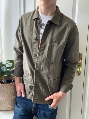 A days march overshirt  - A days march overshirt, Inga defekter! Modellen i bilderna är 180 cm 75 kg och bär Storlek M , Kom med frågor! 🌟 (Kan gå ned i pris vid köp av paket 😉) 