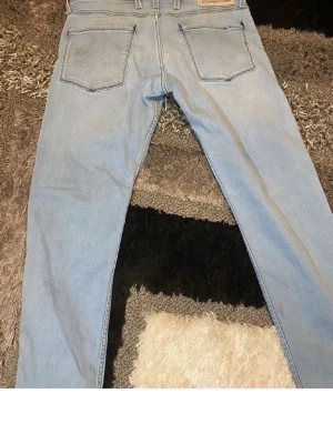 Replay jeans - Snygga gråa replay jeans ganska bra skick, bara att de har används ett fåtal gånger!!! Kom pm för mer bilder och längd