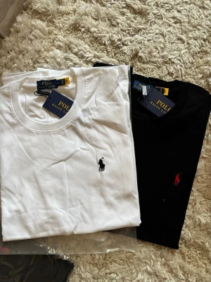 Polo Raph Lauren T shirts  - Finns i flera olika storlekar.  Skriv vid intresse. 300kr styck. Mängd rabatt om man köper minst 2