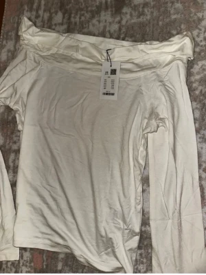 Vit topp offshoulder nyskick Xs - Perfekt för sommaren 