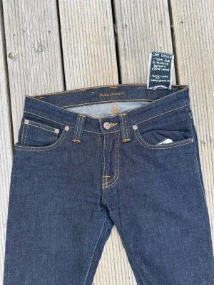 Raw Nudie jeans - Nudie jeans - Modell: slim kim - Storlek: W27/L32 - skick: 9/10 - Nypris runt 2000kr