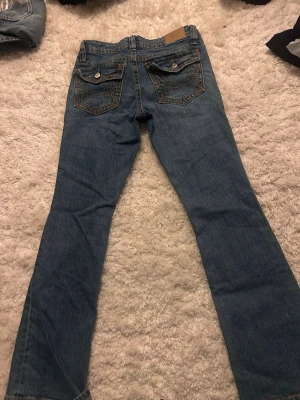 Blå bootcut jeans från Gina - Gina jeans. Aldrig använda