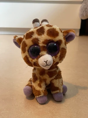Liten Giraff  - Giraff . Fint skick. Höjd ca 17 cm