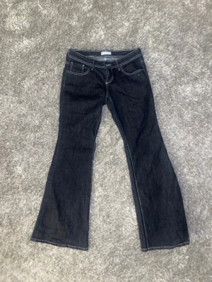 Gina Tricot-jeans  - Jeans i strl 38 från Gina, i nyskick och slutsålda på hemsidan 💕