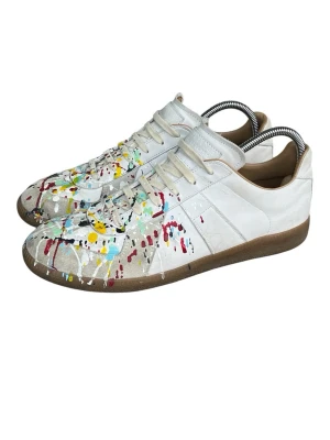 Maison margiela gats - Maison margiela gats skor. Paintsplatter white. Storlek 43. Skick: 8/10. Nypris 7500kr.