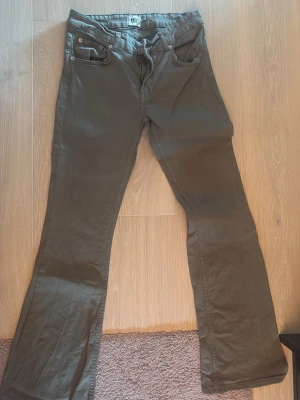 Bootcut jeans  - Så snygga  low raise jeans 