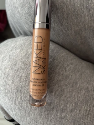 Naked Concealer  - Concealer i färgen Med-Dark Neutral från Urban Decay. Köptes i fel färg.