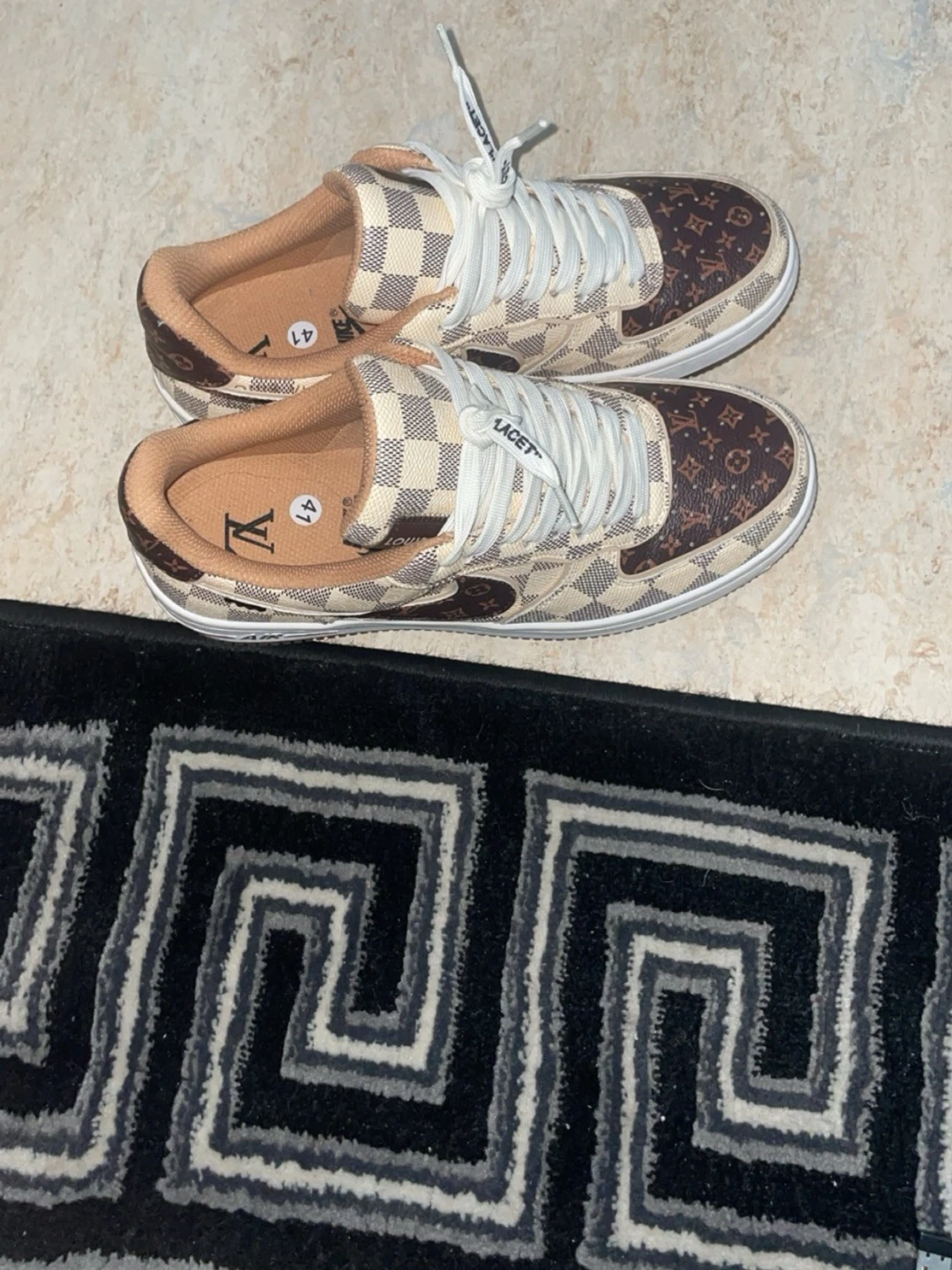 Louis Vuitton-inspirerade sneakers - 1