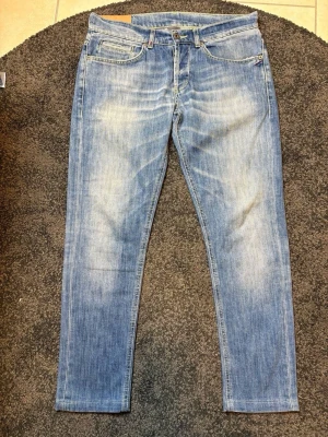 Dondup George jeans blå - Skick: 8/10 snygg tvätt och snygg passform! plagg nmr 24