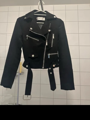 Jacka från Ivrevel - Svart jacka från Ivrevel. Använt fåtal gånger.