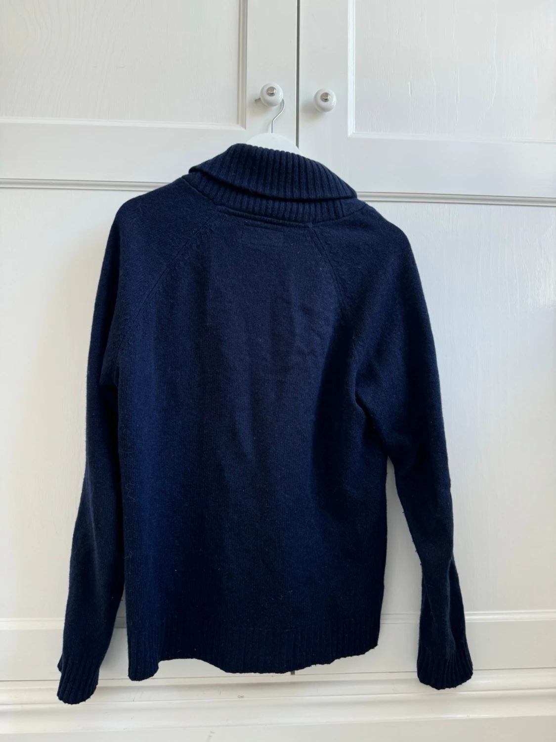 Mörkblå stickad kofta med sjalkrage - 1