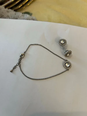 Armband och örhängen  - Fint skick, tappat lite färg 