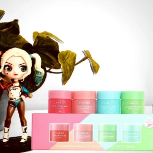 Laneige Lip Sleeping mask set! - Laneige Lip Sleeping mask set med ”Berry”, ”Grapefruit”, ”Apple Lime” & ”Mint Choco” i fin förpackning. 4 x 8 g. Ny och oanvänd.