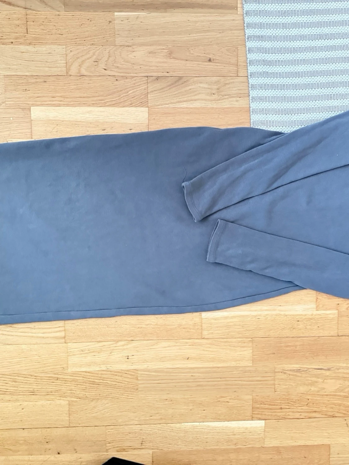 Grå långärmad långklänning - 1