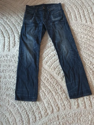 G-Star RAW jeans  - Säljer ett par jeans som bara legat sen dom köptes. Storlek 30/32