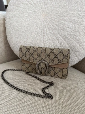 Superfin mini handväska  - Jättefin handväska, använd en gång bara. 