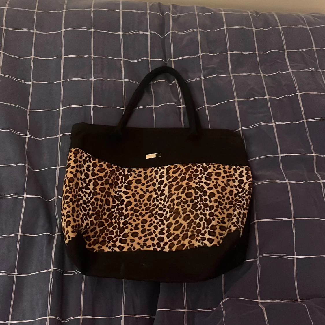 Shoppingväska med leopardmönster