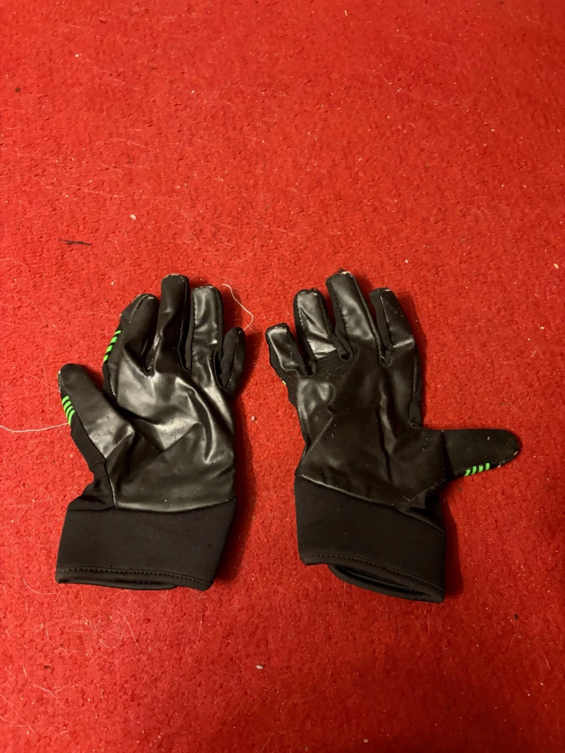 Svarta oxdog handskar med gröna detaljer