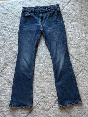 Esprit bootcut jeans - Snygga bootcut jeans från Esprit, storlek 28/30💗Midjemått 38, Innerbenslängd 76