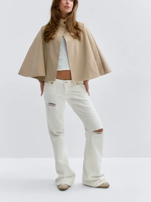 Vita loose jeans - Säljer mina vita jeans i storlek S/tall från Gina tricot. Använda endast en gång!💝 skriv för mer frågor.