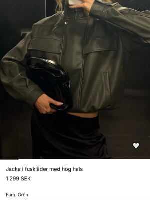 Skinnjacka NAKD - Säljer denna trendiga och slutsålda skinnjackan från NAKD. Helt ny och oanvänd med prislapp på! 