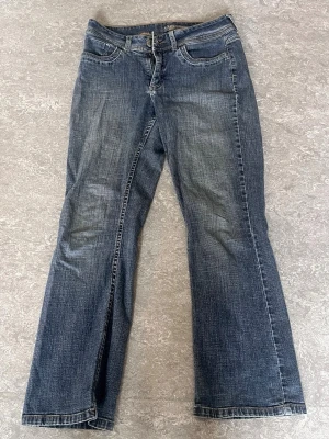 Jeans - Assnygga och bekväma jeans från Lee! Står ej stl men passar mig som vanligtvis har 36-38 