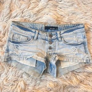 A5 Superlowrise jeansshorts - Midja ca 37 rakt över