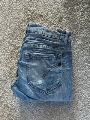 Dondup George  - Säljer dessa feta dondup George med slitningar från fabrik💙 bara höra av er vid frågor eller funderingar ❓