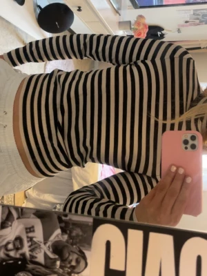 Polo tröja - Polo tröja från hm i beige & svart 🤍