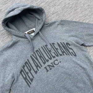Replay hoodie - Säljer denna riktigt feta replay hoodien! Storlek S. Skick 9/10⭐️Hör gärna av er om ni har funderingar!🙌