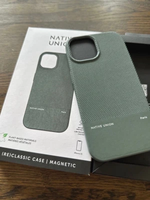 Grönt  mobilskal Native Union till iPhone 15 - Snyggt grönt mobilskal från Native Union till iPhone 15. 