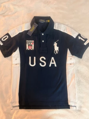 Polo Chief Keef USA - Storlek S/M. Helt oanvänd med prislapp. Pris kan diskuteras